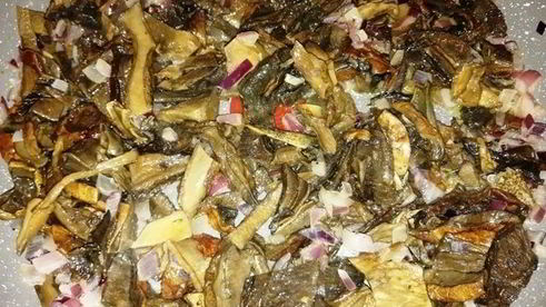 розовое ризотто с белыми грибами