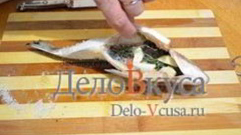 дорада жареная с розмарином и чесноком без масла