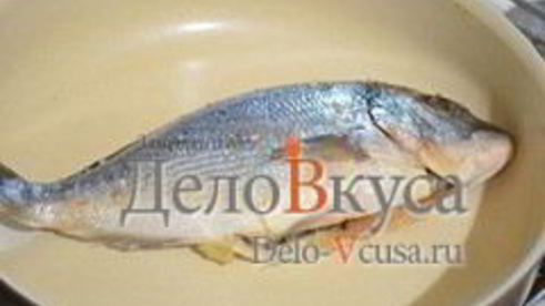 дорада жареная с розмарином и чесноком без масла