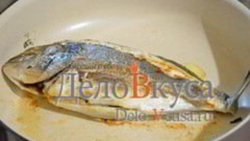 дорада жареная с розмарином и чесноком без масла