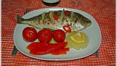 дорадо запеченная в духовке с душистыми травами