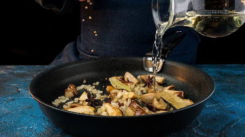 филе палтуса под грибным соусом