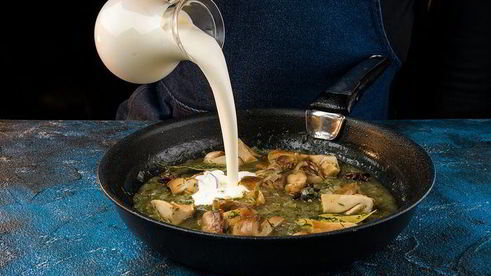 филе палтуса под грибным соусом