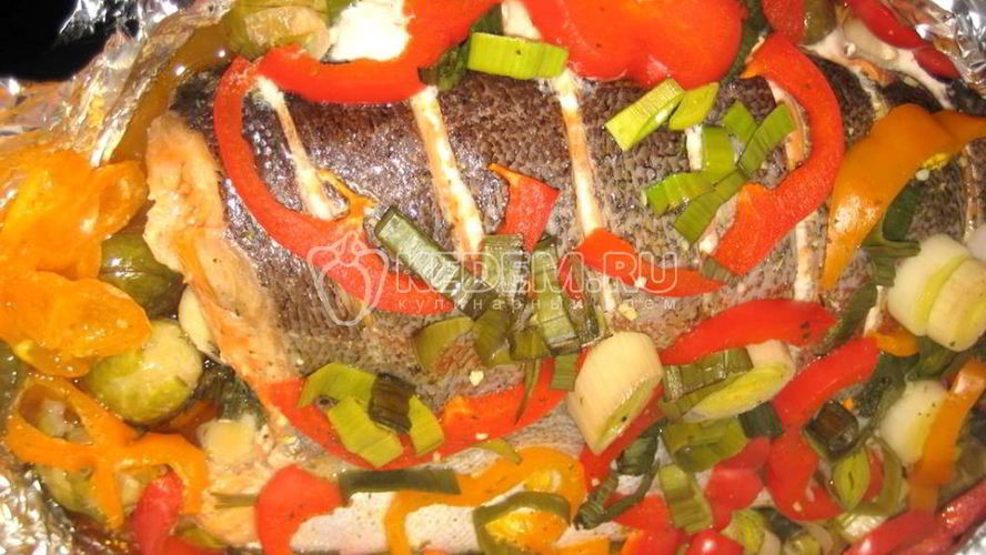 Рецепт форель, запеченная с лимоном, перцем, зеленью и брюссельской капустой