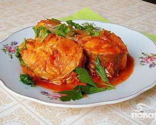 Хек в томатном соусе