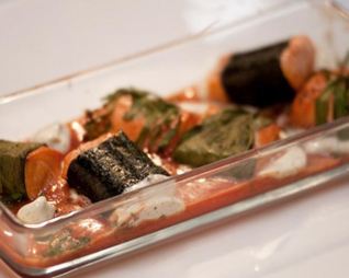 Копченыи лосось на желе из томатного коктеи ля