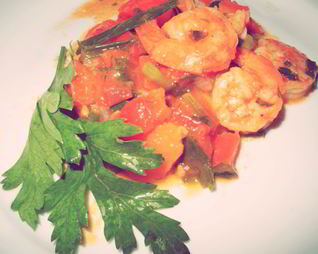 Креветки с овощами и зеленью