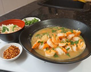 Креветки с тамариндом и чесноком