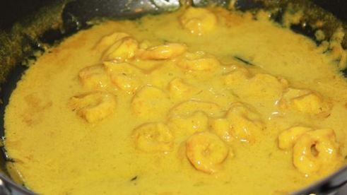 креветки в кокосовом молоке с карри