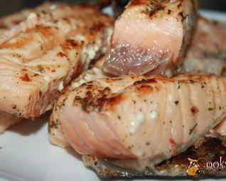 Лосось По-тоскански на решетке на мангале