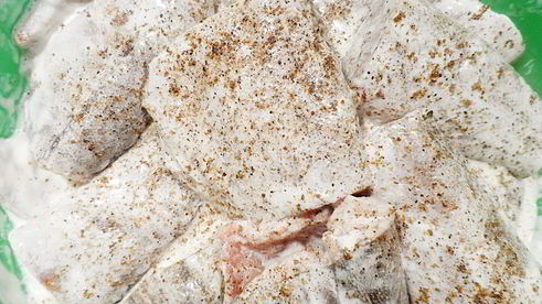 минтай тушеный в сметане