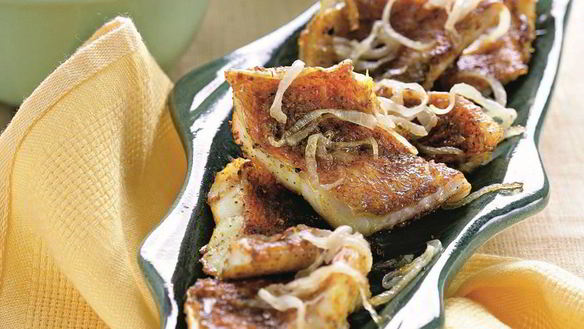 Рецепт Морской окунь с пюре и луковым соусом