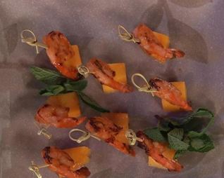 Острые креветки с манго