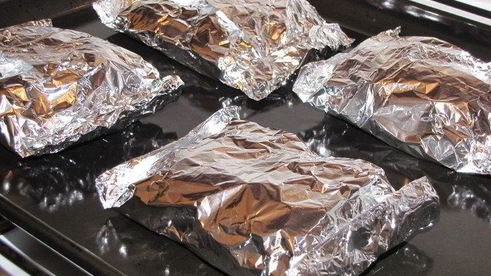 палтус с овощами, запеченный в фольге