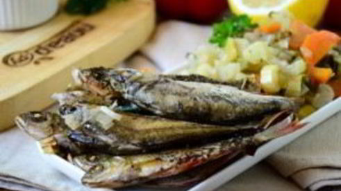 плотва, запеченная в рукаве с овощами