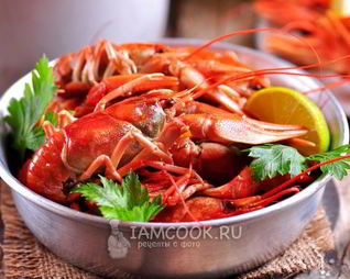 Раки вареные с кукурузой