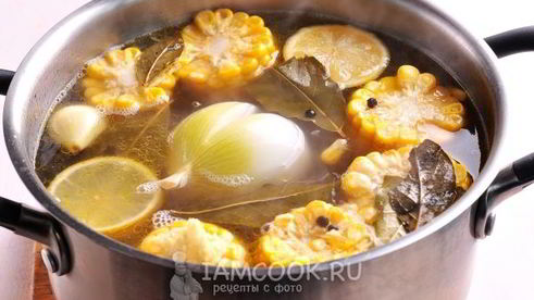 раки вареные с кукурузой