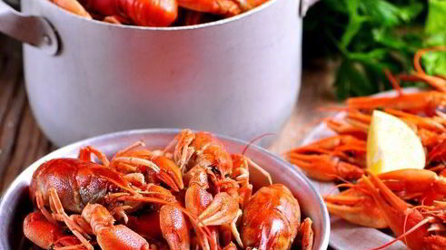 раки вареные с кукурузой