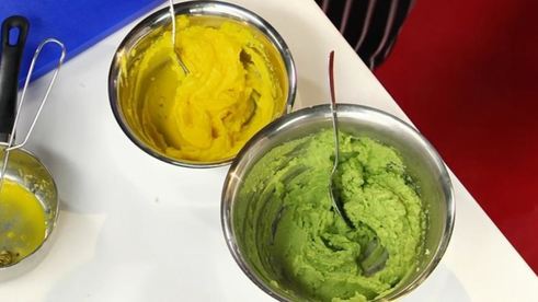 речная форель, запеченная с двумя видами пюре