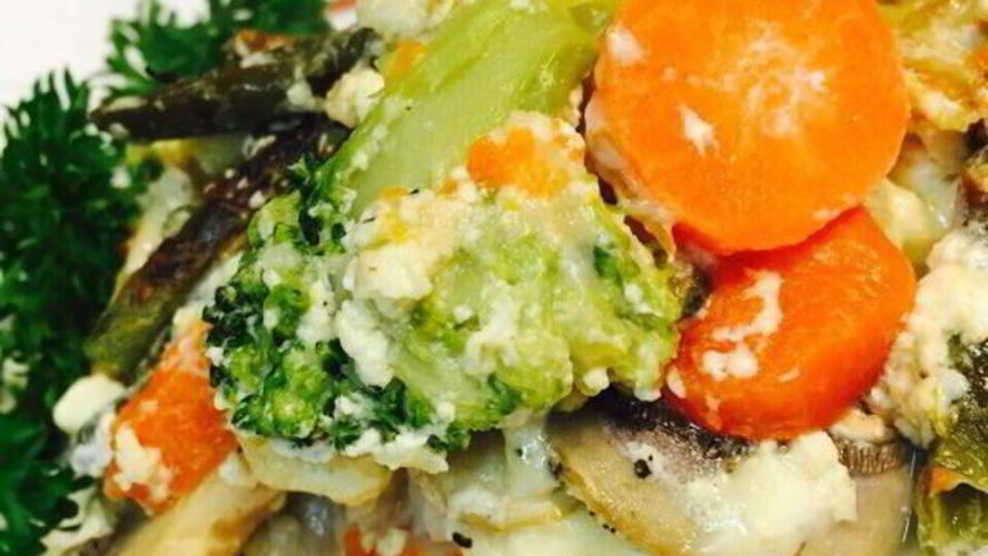 Рецепт рыбы с овощами под сырно-сливочныма соусом