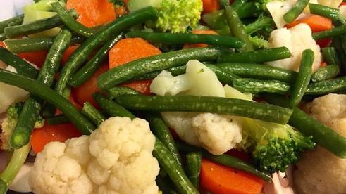 рыба с овощами под сырно-сливочным соусом