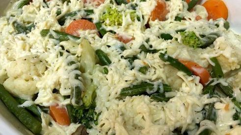 рыба с овощами под сырно-сливочным соусом