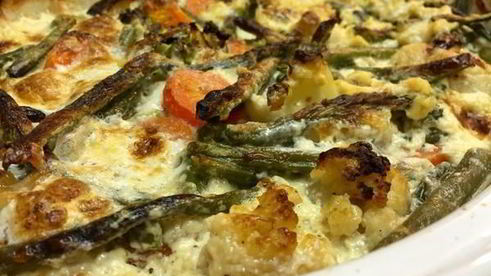 рыба с овощами под сырно-сливочным соусом