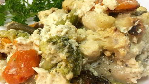 рыба с овощами под сырно-сливочным соусом