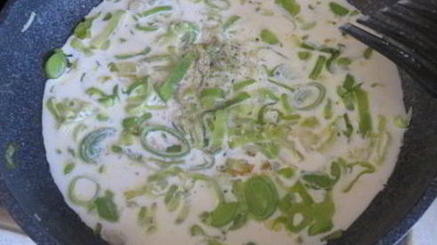 рыба в сливочном соусе с картофелем и луком пореем