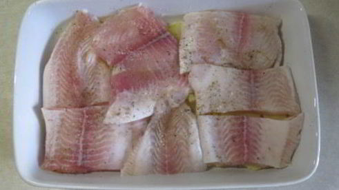 рыба в сливочном соусе с картофелем и луком пореем