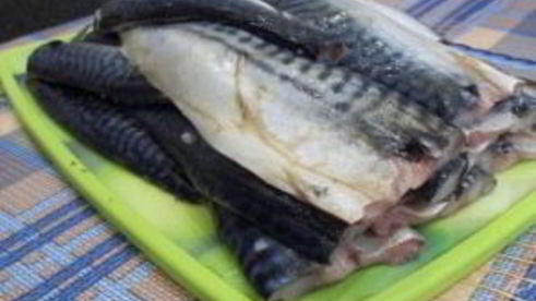 рыба, запеченная на костре