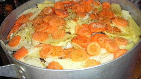 сельдь свежая, тушенная с овощами