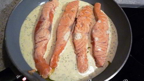 семга в сливочном соусе с травами