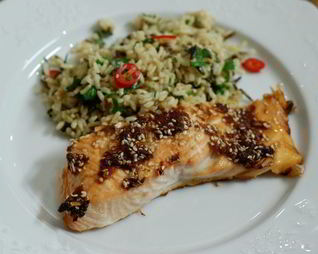 Семга, запеченная с имбирем