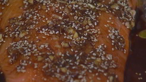 семга, запеченная с имбирем