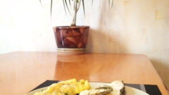 Рецепт Сибас в духовке с розмарином и гарниром из фасоли и манго