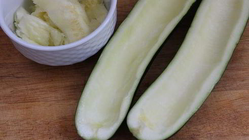 сливочные креветки, запеченные в цукини