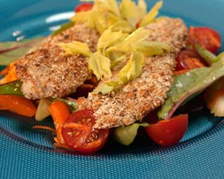 Судак в панировке с легким салатом