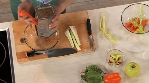 судак в панировке с легким салатом