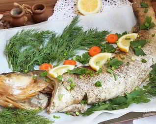 Судак, запеченный целиком