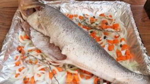 судак, запеченный целиком
