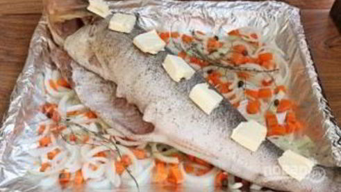 судак, запеченный целиком