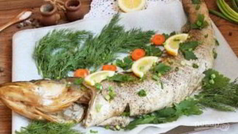 судак, запеченный целиком