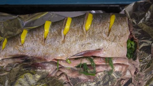 толстолобик в фольге запеченный