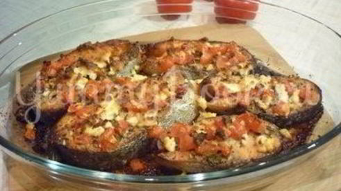 запеченная семга с брынзой и помидорами