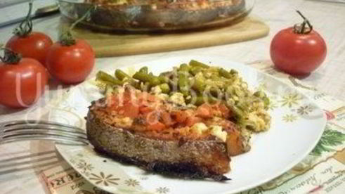 запеченная семга с брынзой и помидорами
