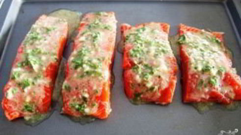запеченный лосось с чесноком и горчицей