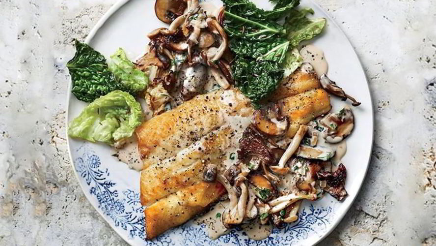 Рецепт жареный сиг с грибами в сметане