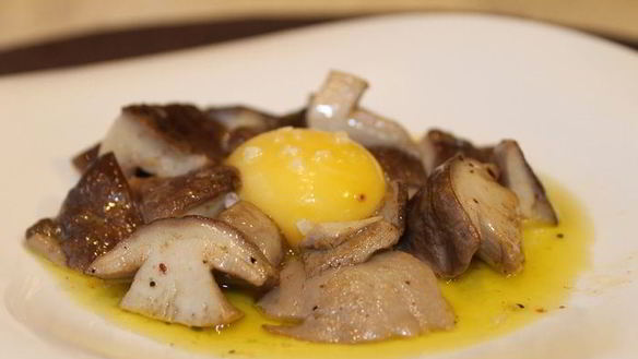 Рецепт Жареные лесные грибы в соусе с трюфельным маслом