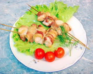 Куриный шашлык в беконе